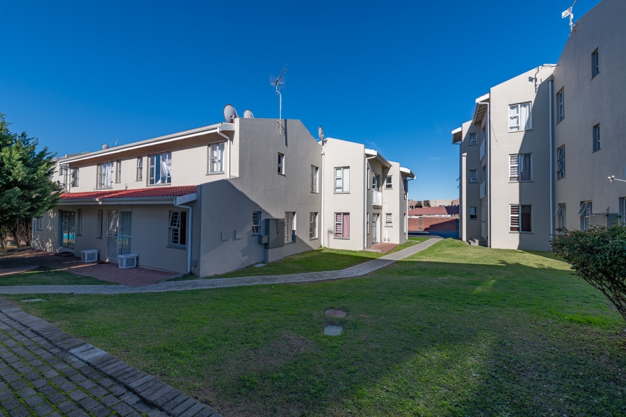 1 Bedroom Property for Sale in Oakglen Western Cape